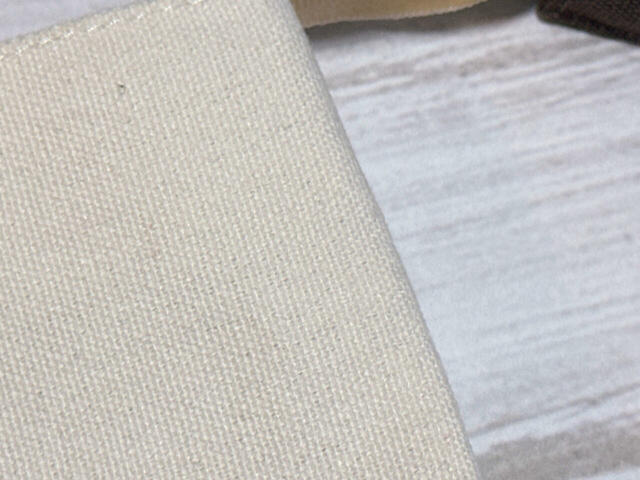 素材は綿。厚手で丈夫なコットンキャンバス生地