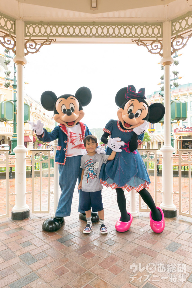 タウンスクエアでミッキー＆ミニーとグリーティング｜香港ディズニーランド・リゾート