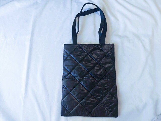 裏面は、シンプルな無地