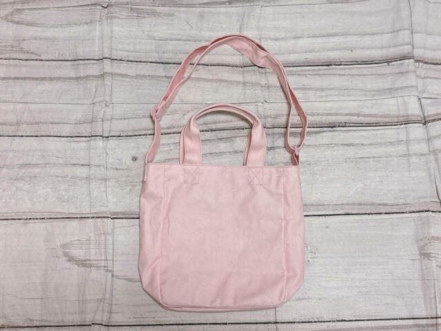 背面は装飾がないシンプルなデザイン