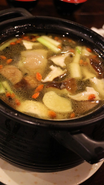 この時期の台北は朝晩が冷え込む。薬膳スープで体を温める