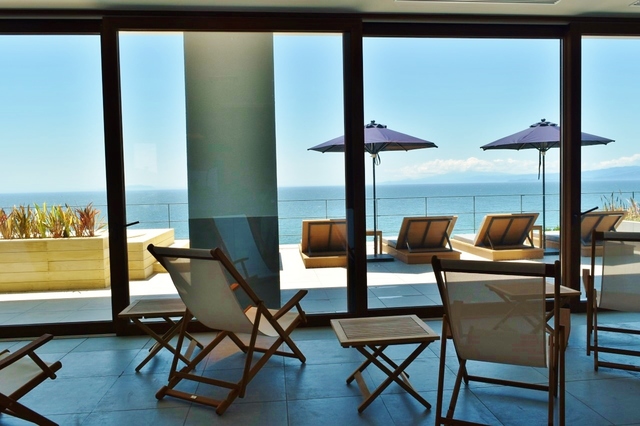 ４F：カフェバー横