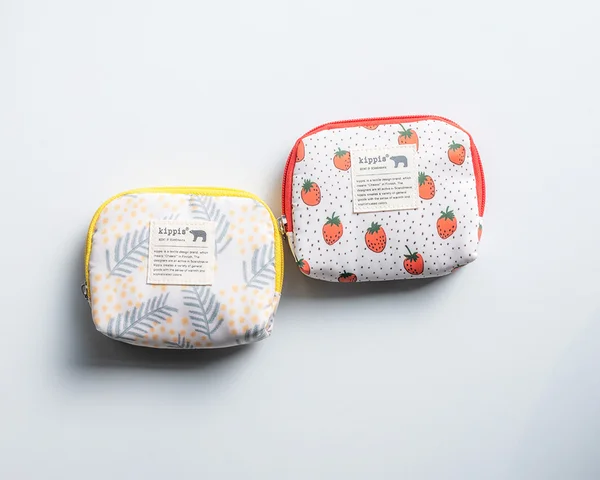 総柄プリントティッシュポーチ　1,980円（税込）