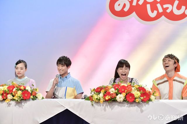 りさお姉さんを笑わせるまことお兄さん - おかあさんといっしょ 交代記者会見