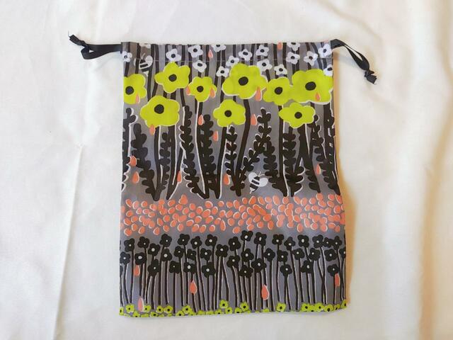 カラフルでキュートなデザイン【リンネル 2023年8月号増刊】付録「marble SUD（マーブルシュッド）×kazumiさん」コラボの麦わら風ハット＆収納巾着セット ：価格1,280円（税込）