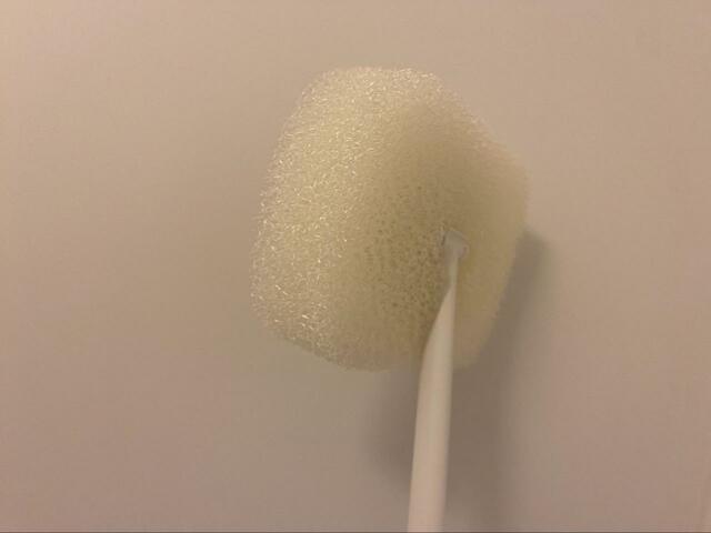 【マーナ(marna)　お風呂の柄付きスポンジ】ヘッドが浴槽にフィットするよう動く