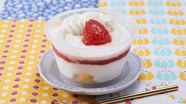 いちごのショートケーキパフェ