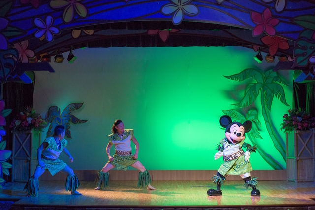 ミッキーのレインボー・ルアウ