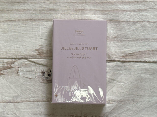 付録は「JILL by JILL STUART(ジル バイ ジルスチュアート)キューブファーバッグ&ハート形ポーチチャーム」