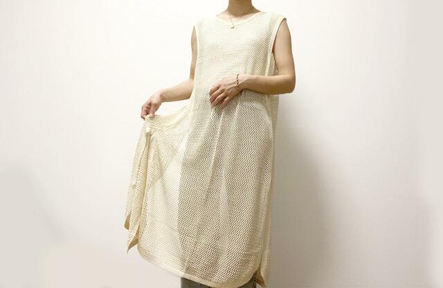 【maviru by KiraKiraShop wayメッシュワンピース】Iラインシルエットが際立って、より細見え効果が期待できそう！