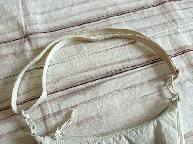 ショルダーストラップはもちろん長さ調節可能！