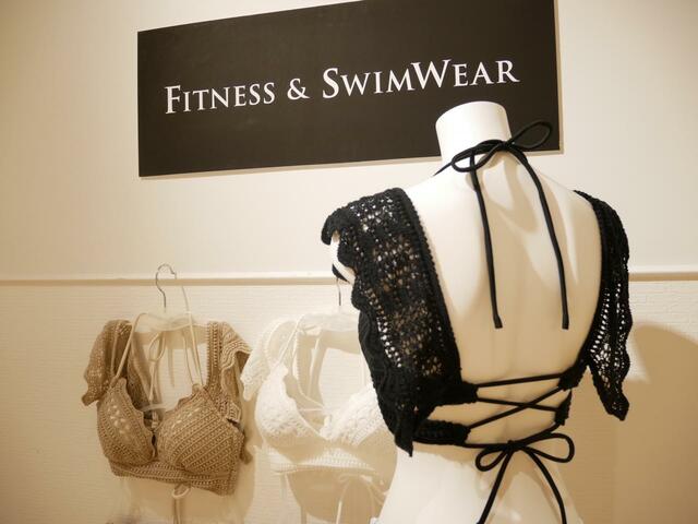 『リップサービス』フェザー柄ショーツ無地フリルビキニ