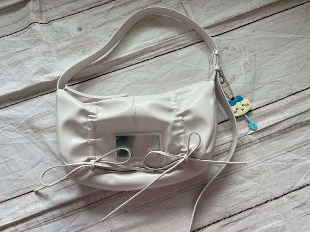 ミニサイズのバッグにつけてもかわいい！