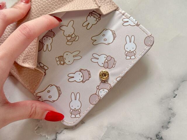 コインポケットの裏地にも注目！