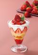 苺のショートケーキ仕立て 880円（税込968円）【ロイヤルホスト『苺 ～Sweet Strawberry 1st season～』】
