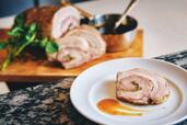 「国産ポークのポルケッタ」<期間:2026年9月1日~11月30日>【黒毛和牛のローストビーフ食べ放題&ボイルズワイガニ食べ放題!ランチもディナーも食べ逃せない秋の味覚ブッフェがスタート!】