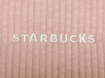 フロントには「STARBUCKS」のロゴ刺繍入り！