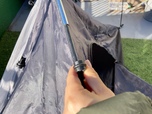 【ワークマン BASICドームテント】インナーテントのフックをポールに掛けてテントを立ち上げる方式で設営がかなり楽です