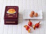 【グランスタ東京「GRANSTA VALENTINE’s DAY 2025」】はじけるキャンディチョコレート。ホットケーキ缶　1缶（9粒入） 1,296円／メリーチョコレート（グランスタ東京／B1改札内 丸の内坂エリア）