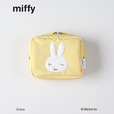 【ミッフィー】「miffy スクエアポーチ」1,980円／1963年のイラストを使用したイエロー