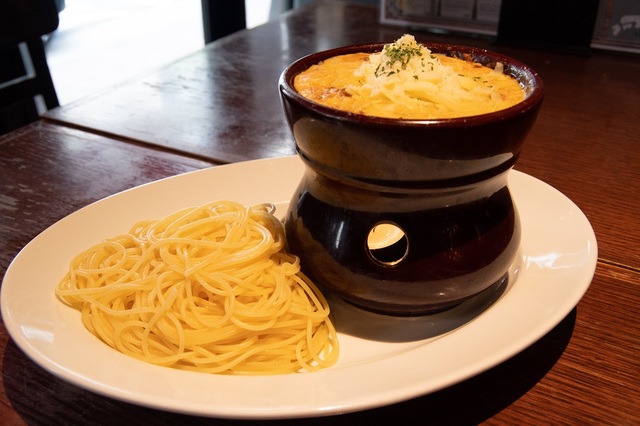 濃厚・チーズクリームのミートソースつけパスタ(¥980)