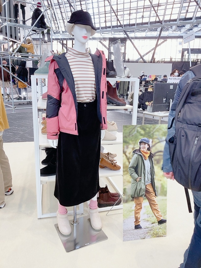 【ワークマン ムートン風ブーツ ベリーロー】カラフルな靴下で遊んでも○