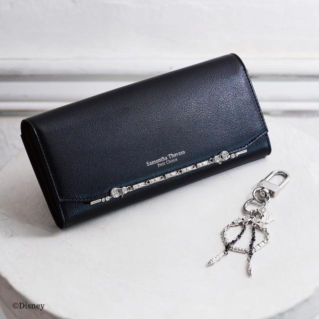 長財布　¥27,500 (税込)、キーホルダー　¥6,050 (税込)