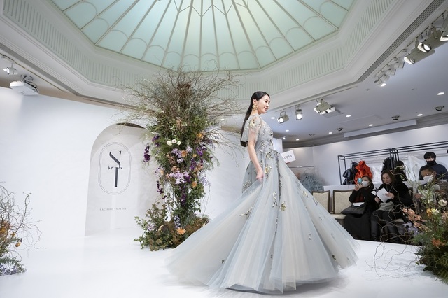 「ST」新作ウェディングドレス