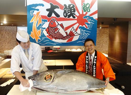 マグロの解体ショー