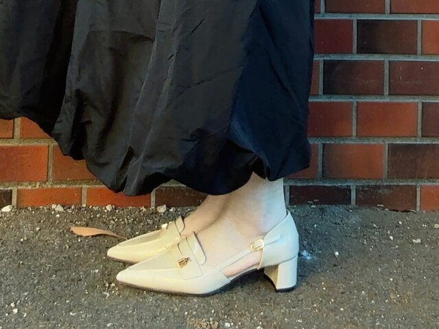 ふんわりバルーンスカート＆ヒールローファーの合わせもGood！