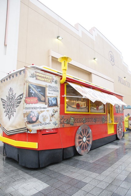 フードは屋台のようなカートが目印。初回から大人気の「こんがり肉G」は今回も販売！©CAPCOM CO., LTD. ALL RIGHTS RESERVED. 