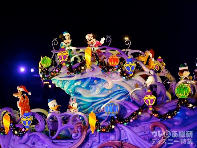 ミッキー、ミニー達が乗るバージ(船)