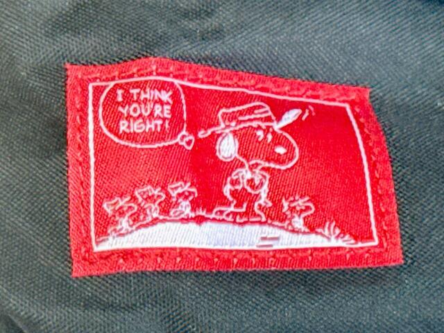 バッグの左下部にはスヌーピー＆ウッドストックの織りタグつき。ビーグル・スカウト仕様なのがコールマンコラボらしくてかわいい♪