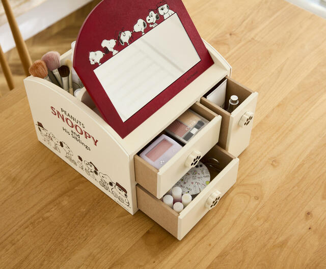 【ベルメゾンのスヌーピーグッズ売上ランキング 6位】「卓上メイク収納ボックス 『スヌーピー』 16,900円 （税込）