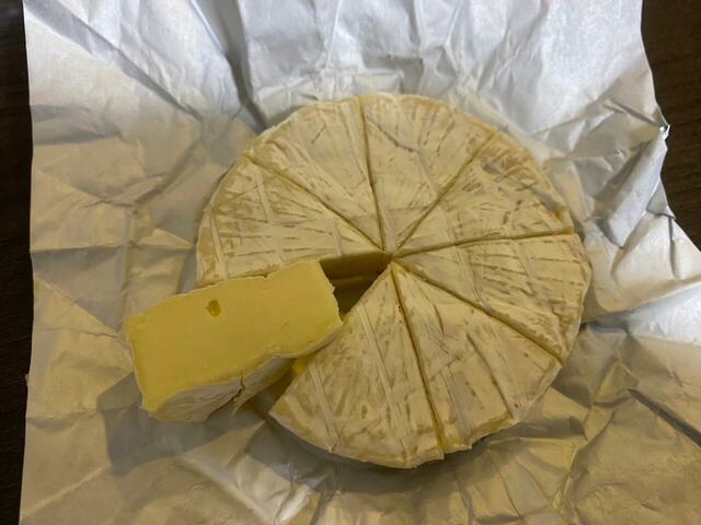 【業務スーパー　ブリーチーズ】クセがなくまろやか。カットはご自身で