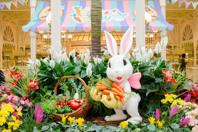 東京ディズニーランド「クリスタルパレス・レストラン」 ©Disney