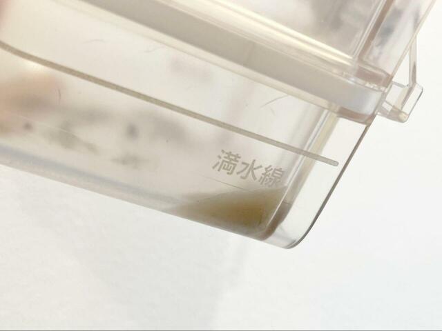 【アイリスオーヤマ ハンディリンサークリーナー】ソファの背面から真っ茶色の汚水が…！