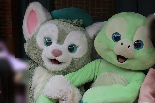 グリーティング中のジェラトーニとオル・メル