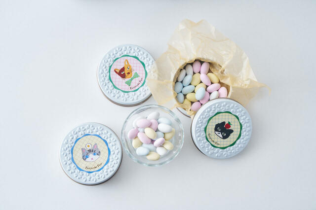 神様のいたずらネコドラジェ缶（全10種）税込価格：1,300円【ルミネ新宿50周年記念「SHINJUKU CAT MARCHE」】