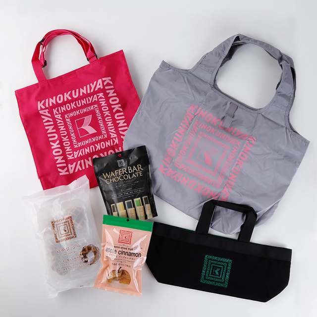 【紀ノ国屋 ニューイヤーハッピーBOX(ピンク)】ワッフルやチョコレート、ドライフルーツ入りのお手頃バッグ! 10,600円(税込・オンライン限定)