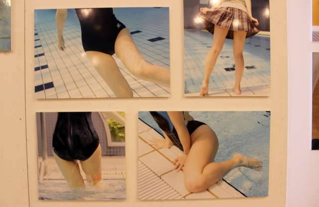 200人のふとももが展示された「曖昧☆ふともも写真館」