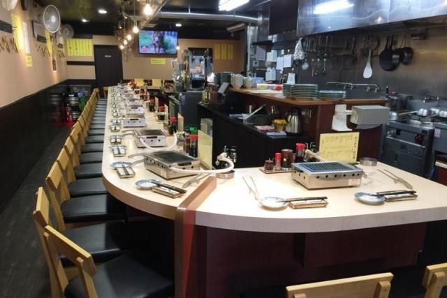 濃い目で氷を使わずに作られた特製レモンサワーと熟成肉のマリアージュをお愉しみ頂けます。