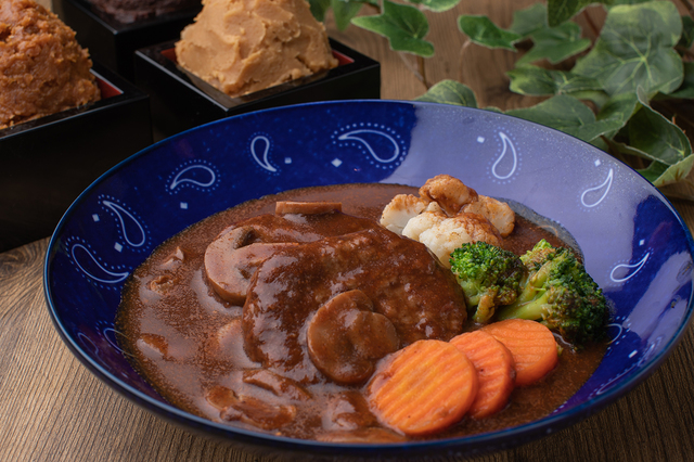 八丁味噌赤ワイン煮込みハンバーグ