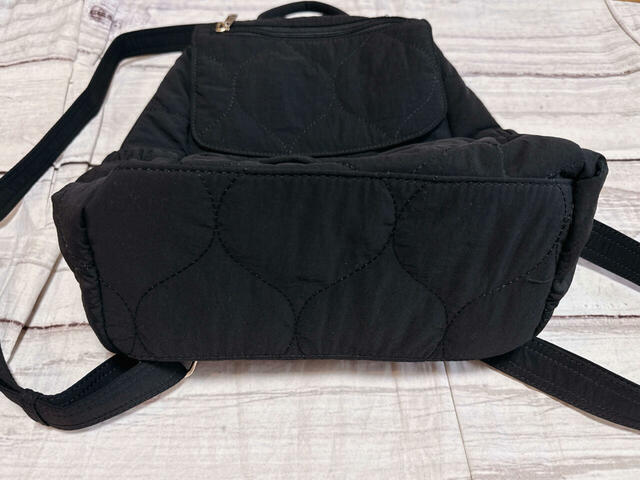 底部には底板入りで型崩れしにくいのもうれしい！【しまむら】レディース キルトナイロンリュック（yumi×ラクっと！お手軽はっ水バッグ）