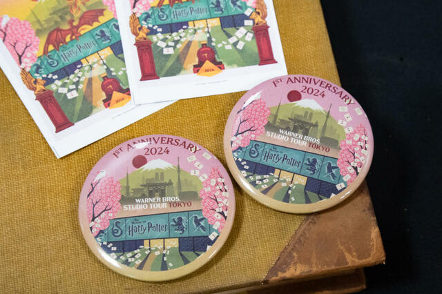ミナリマ 1周年アニバーサリー 缶バッジ|ワーナー ブラザース スタジオツアー東京 – メイキング・オブ・ハリー・ポッター