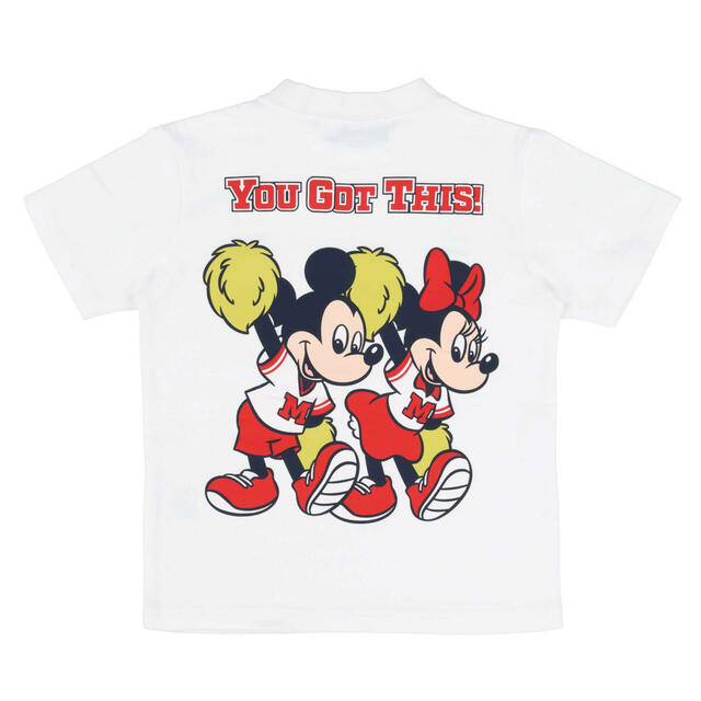 Tシャツ(100〜120) 2,300円|東京ディズニーリゾート「ポンポンを持ったミッキーたちが元気に盛り上げてくれるグッズ」|販売店舗:東京ディズニーランド「グランドエンポーリアム」、東京ディズニーシー「エンポーリオ」|発売日:2025年4月24日(木)