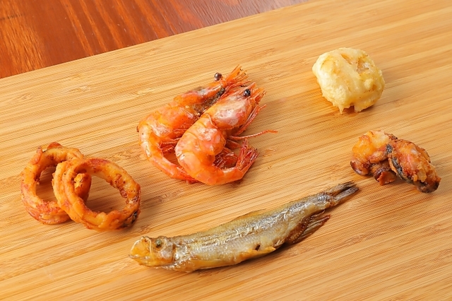 甘エビスパイス揚げ・スパイシーいかザンギ・たこザンギ・ししゃも素揚げ・帆立ビールフリット