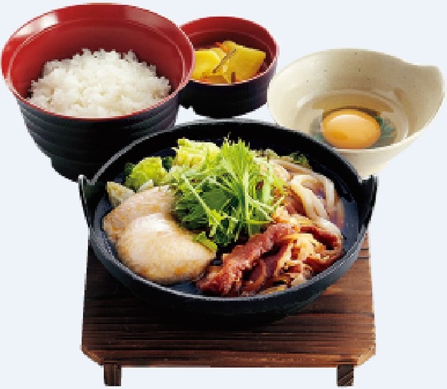 すき焼き鍋定食（うどん麺入り）