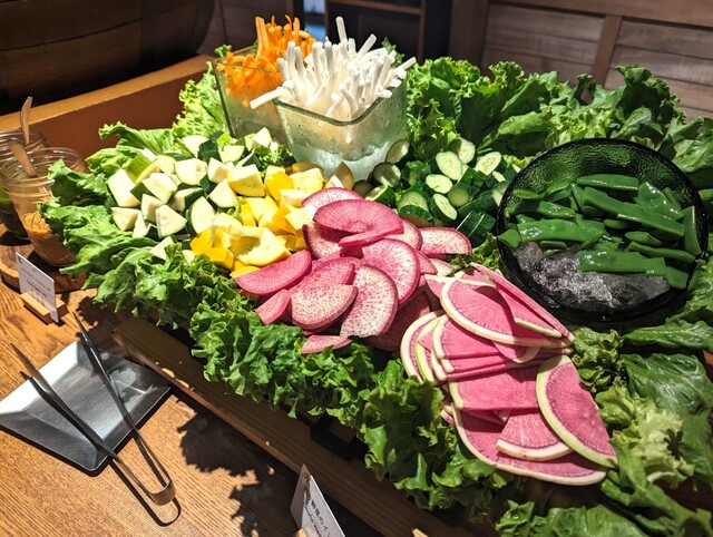 【リゾナーレ八ヶ岳】「YYgrill」では地元の野菜がたっぷり楽しめる