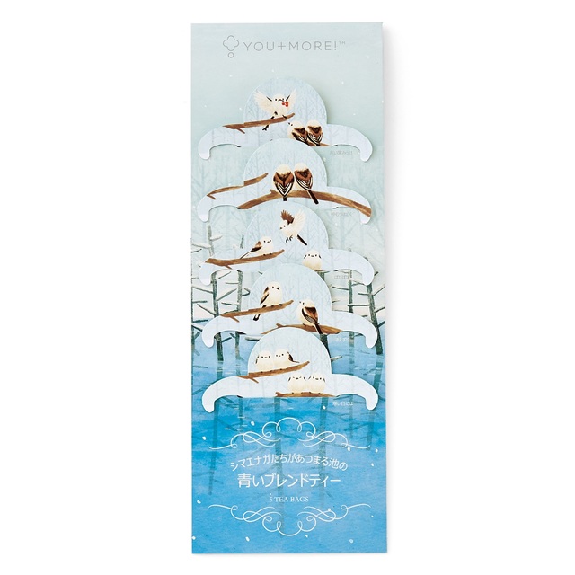 雪景色の青い池